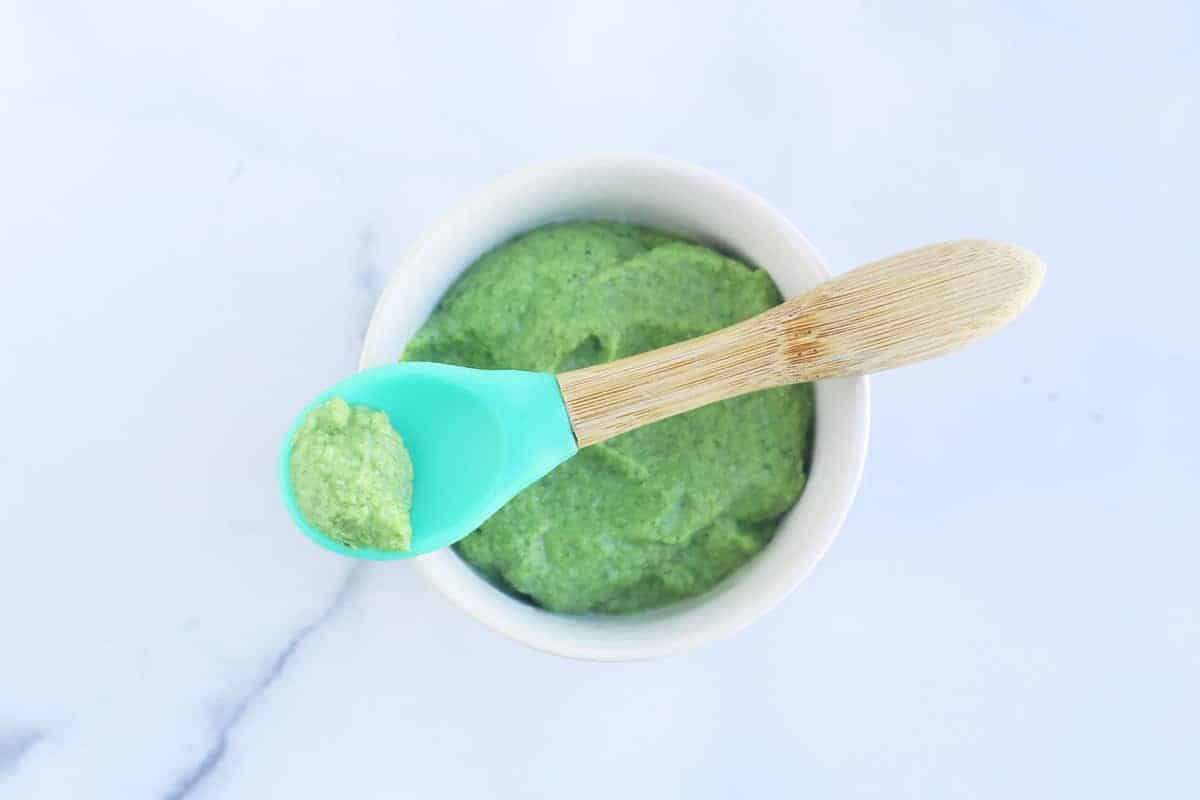 broccoli-puree-on-spoon