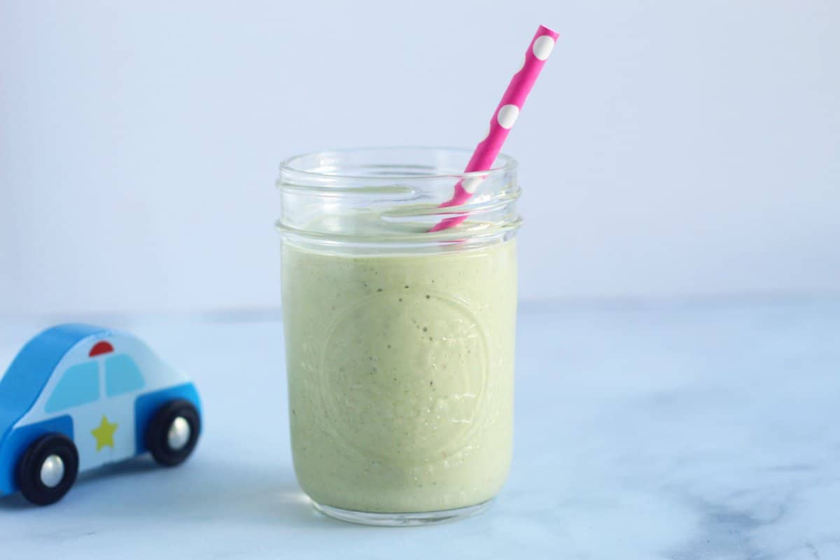 green-smoothie-in-glass-jar