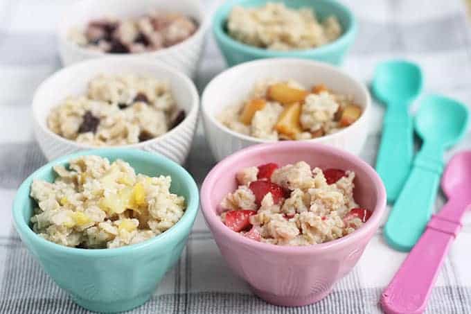 oatmeal-with-fruit-in-small-bowls