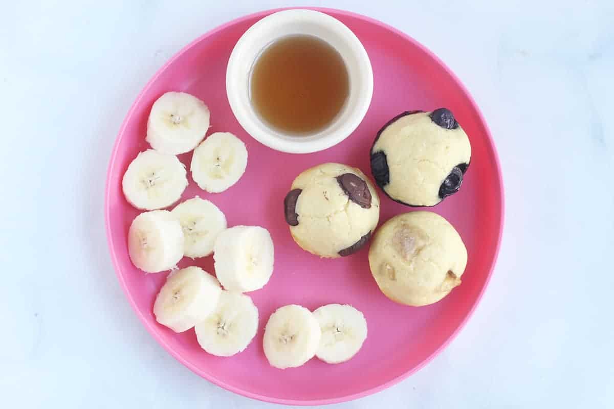 pancake-muffins-on-pink-plate