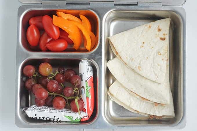 quesadilla-lunch-with-grapes-and-tomatoes