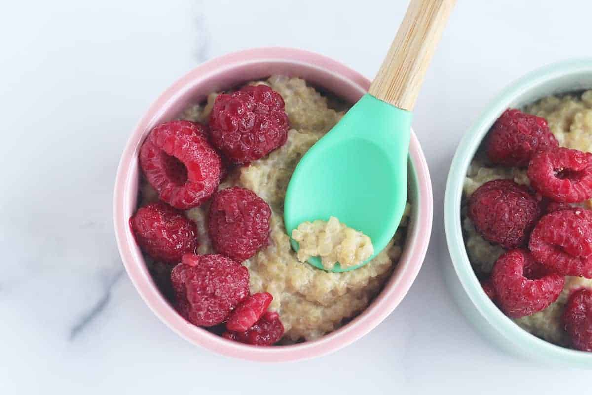 quinoa-pudding-on-baby-spoon